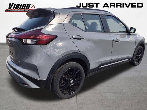 Boulder Gray Pearl 2024 Nissan Kicks SR