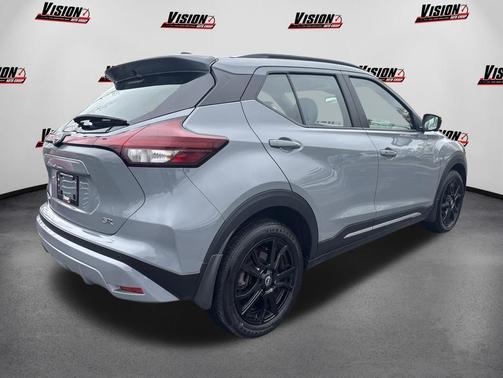 Boulder Gray Pearl 2024 Nissan Kicks SR