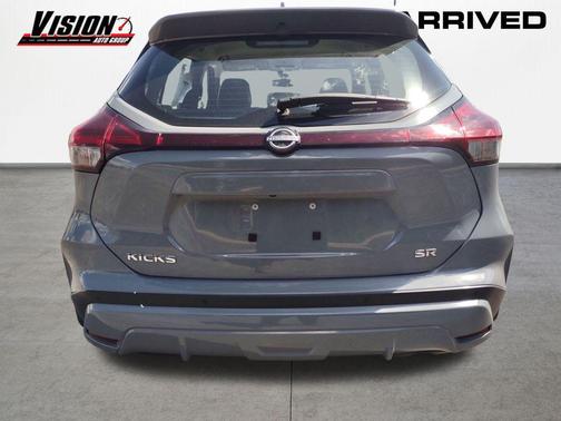 Boulder Gray Pearl 2024 Nissan Kicks SR