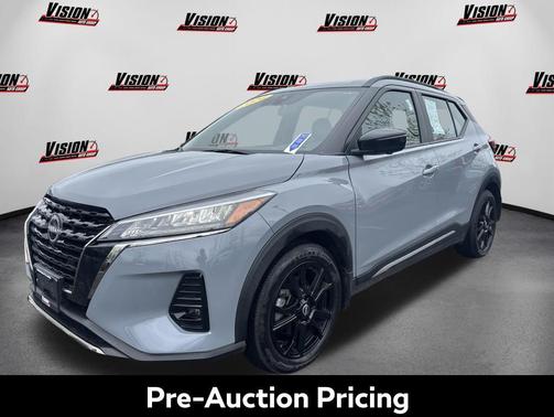 Boulder Gray Pearl 2024 Nissan Kicks SR