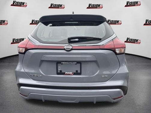 Boulder Gray Pearl 2024 Nissan Kicks SR