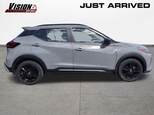 Boulder Gray Pearl 2024 Nissan Kicks SR