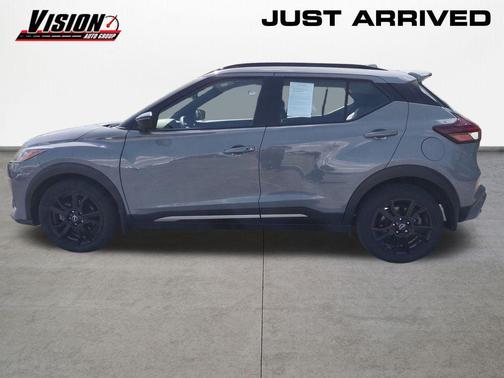Boulder Gray Pearl 2024 Nissan Kicks SR