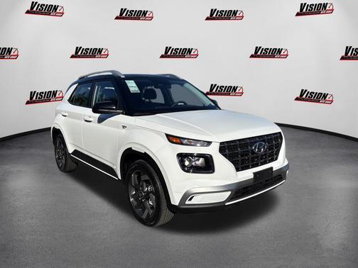 Lunar White w/Black Roof 2026 Hyundai VENUE SEL w/Two-Tone Roof
