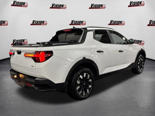 Atlas White 2026 Hyundai SANTA CRUZ SEL Activity