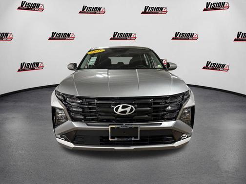 Shimmering Silver 2025 Hyundai TUCSON SE