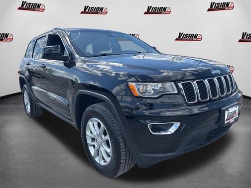 Diamond Black Crystal Pearlcoat 2021 Jeep Grand Cherokee Laredo