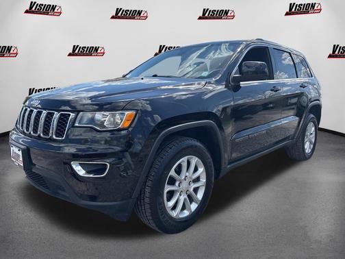 Diamond Black Crystal Pearlcoat 2021 Jeep Grand Cherokee Laredo