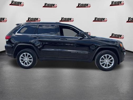 Diamond Black Crystal Pearlcoat 2021 Jeep Grand Cherokee Laredo