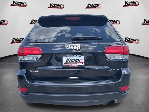 Diamond Black Crystal Pearlcoat 2021 Jeep Grand Cherokee Laredo
