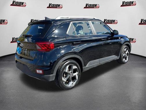 2022 Hyundai VENUE SEL
