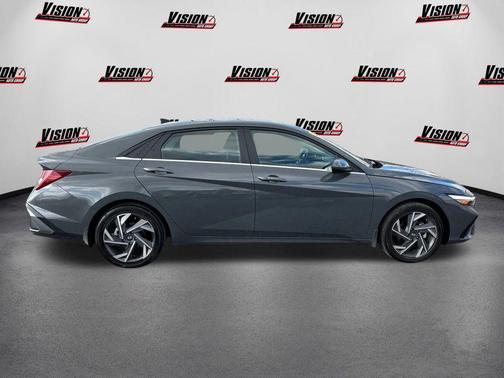 2025 Hyundai ELANTRA SEL