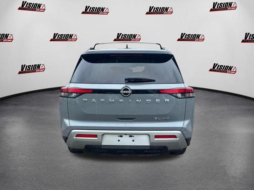 2022 Nissan Pathfinder SL 4WD