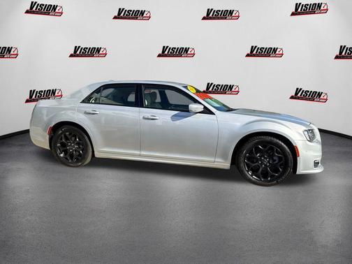2022 Chrysler 300 Touring