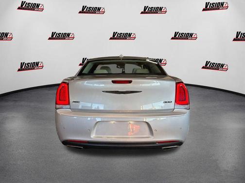 2022 Chrysler 300 Touring