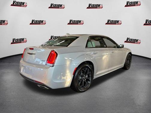 2022 Chrysler 300 Touring