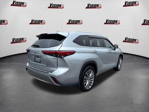 2023 Toyota Highlander Hybrid Platinum