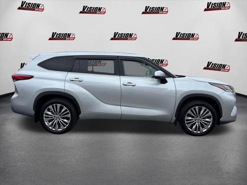 2023 Toyota Highlander Hybrid Platinum
