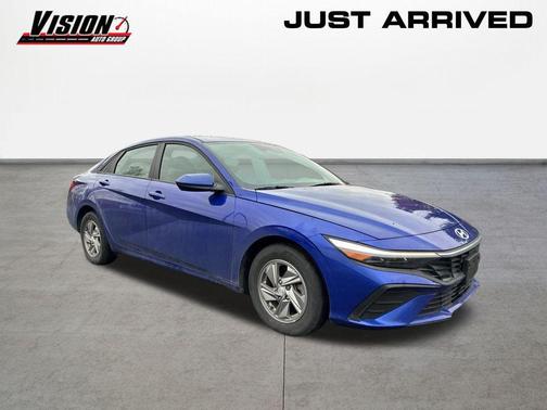 2024 Hyundai ELANTRA SE