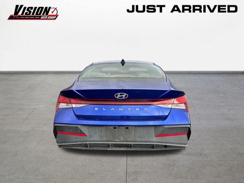2024 Hyundai ELANTRA SE