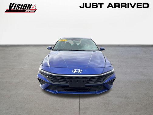 2024 Hyundai ELANTRA SE