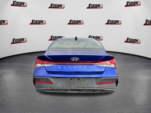 2024 Hyundai ELANTRA SE