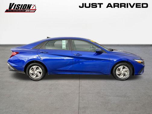 2024 Hyundai ELANTRA SE