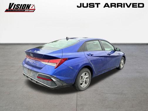 2024 Hyundai ELANTRA SE