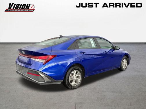 2024 Hyundai ELANTRA SE