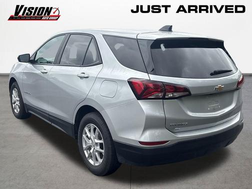 Silver Ice Metallic 2022 Chevrolet Equinox LS