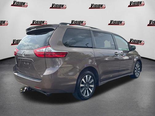 2019 Toyota Sienna XLE