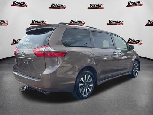 2019 Toyota Sienna XLE
