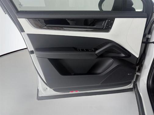 2025 Porsche Cayenne S