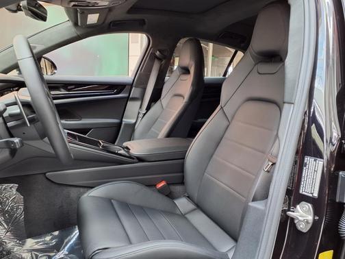 2025 Porsche Panamera Turbo