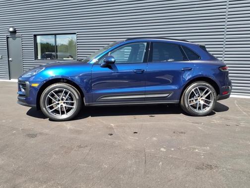 2025 Porsche Macan Base