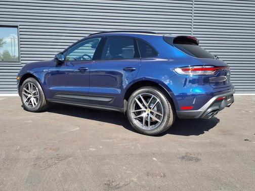 2025 Porsche Macan Base