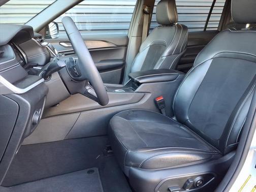 2024 Jeep Grand Cherokee L Laredo