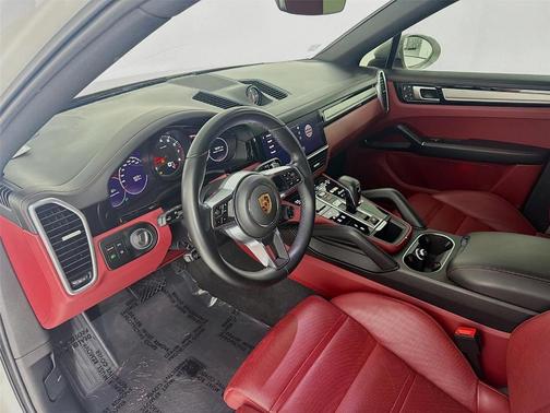 2022 Porsche Cayenne Platinum Edition