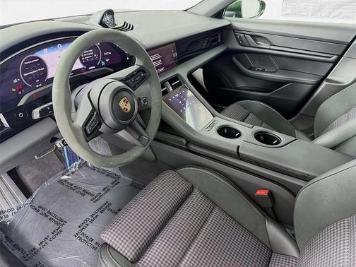 2025 Porsche Taycan 4