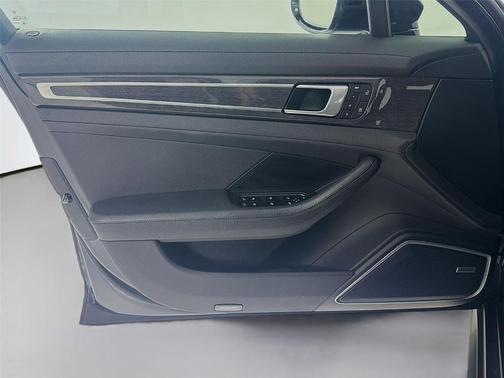 2022 Porsche Panamera Platinum Edition