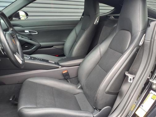 2022 Porsche 718 Cayman T