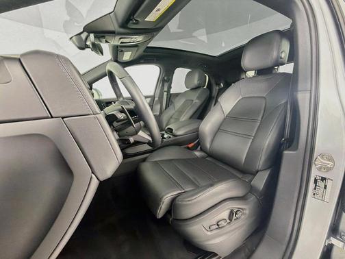 Dolomite Silver Metallic 2025 Porsche Cayenne AWD