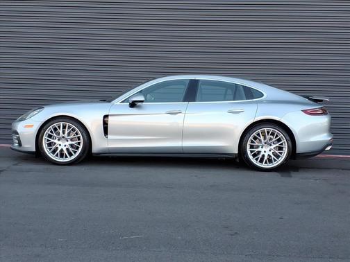 2019 Porsche Panamera Base