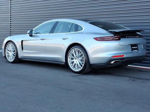 2019 Porsche Panamera Base