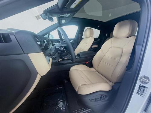 2026 Porsche Cayenne AWD