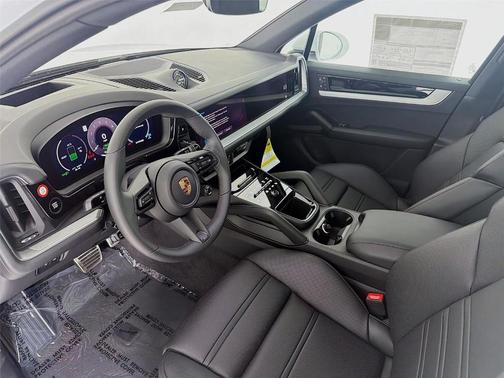 2025 Porsche Cayenne AWD