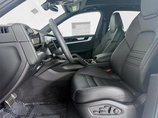2025 Porsche Cayenne AWD