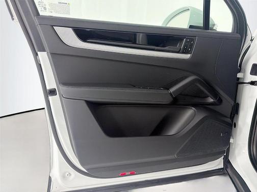 2025 Porsche Cayenne AWD