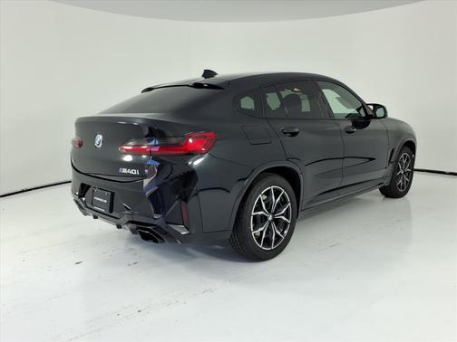 2023 BMW X4 M40i