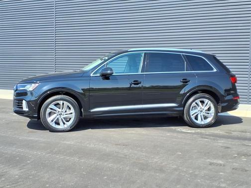 2024 Audi Q7 55 Premium Plus